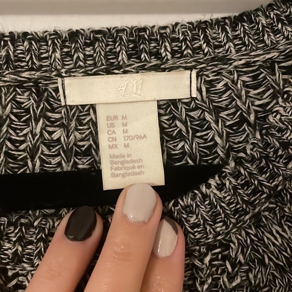 H&M woven charcoal grey sweater - size M - Picture 2 of 2